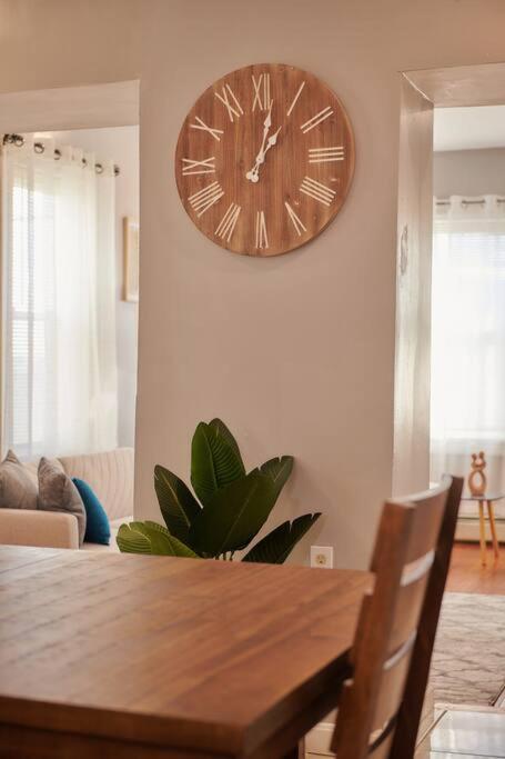 Cozy Apartment 1St 10Min Walk Downtown And City View 프로비던스 외부 사진